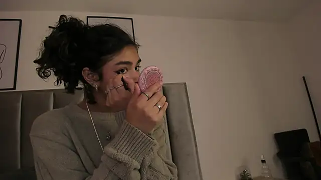 Puffy Hearts online show from September 26, 6:05 pm