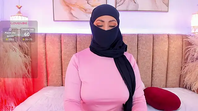 Snapshot of azza__ chatting on September 25, 12:15 pm azza online show from September 25, 12:15 pm