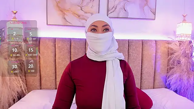 Snapshot of azza__ chatting on October 13, 12:08 pm azza online show from October 13, 12:08 pm