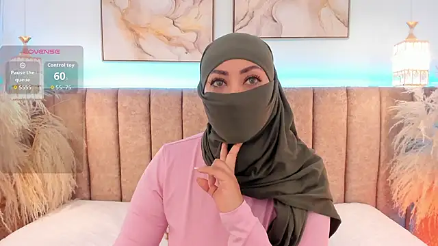 Snapshot of azza__ chatting on October 27, 12:22 pm azza online show from October 27, 12:22 pm