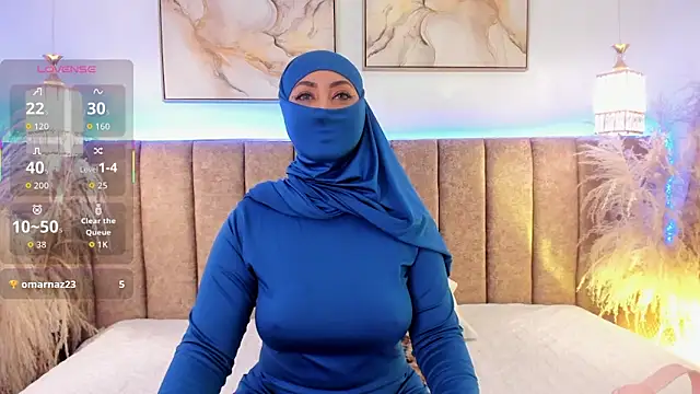 Snapshot of azza__ chatting on October 2, 12:43 pm azza online show from October 2, 12:43 pm