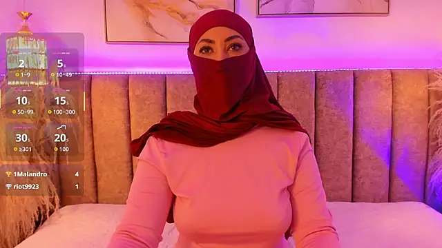 Snapshot of azza__ chatting on October 3, 12:43 pm azza online show from October 3, 12:43 pm