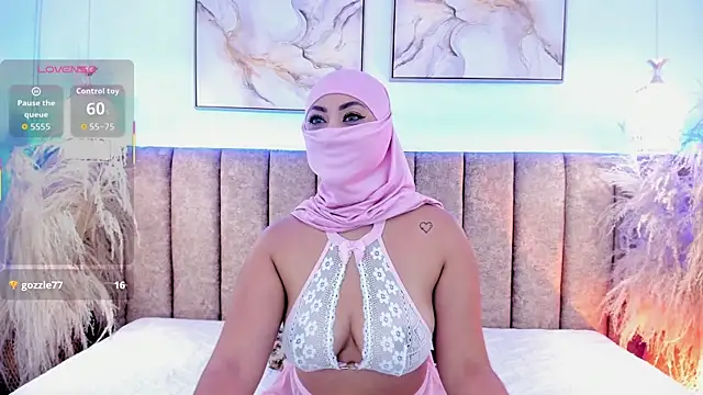 Snapshot of azza__ chatting on October 10, 12:43 pm azza online show from October 10, 12:43 pm