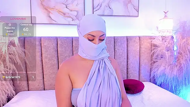 Snapshot of azza__ chatting on October 15, 12:19 pm azza online show from October 15, 12:19 pm