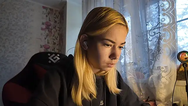 Witching Moon online show from October 28, 7:36 am