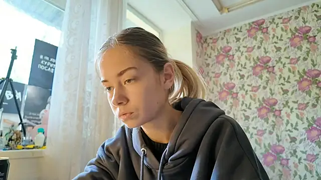 Witching Moon online show from September 19, 8:24 am