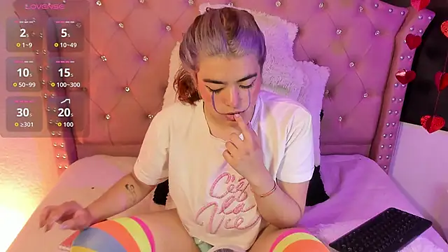 Lila Cox online show from October 28, 12:11 pm