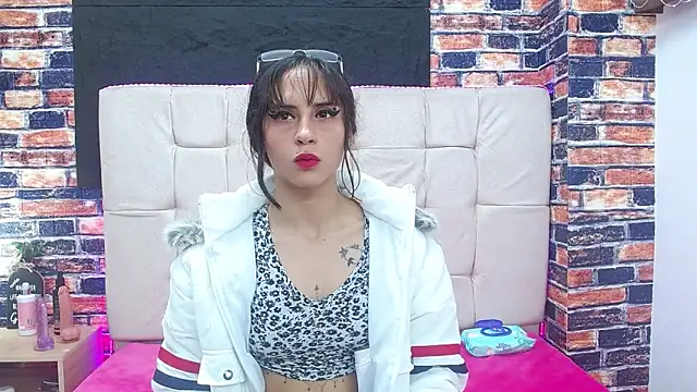 Snapshot of mikaela303av chatting on October 11, 11:07 pm mikaela303av online show from October 11, 11:07 pm