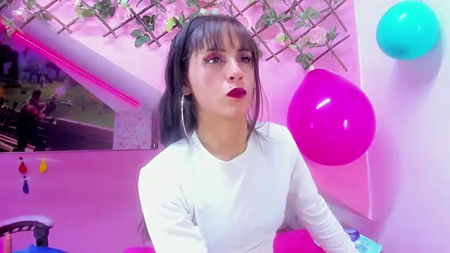 Snapshot of mikaela303av chatting on October 31, 6:04 am mikaela303av online show from October 31, 6:04 am