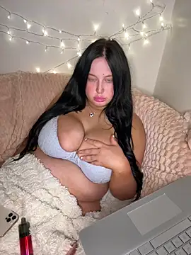 brunetteGirl274 online show from May 15, 11:40 pm
