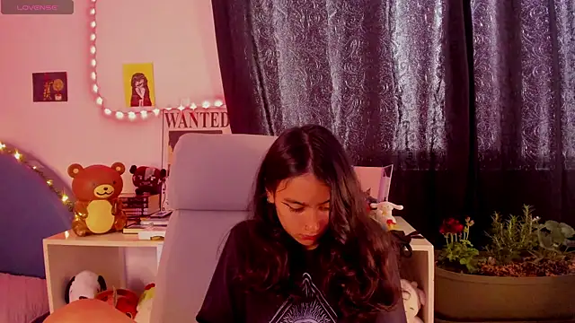 namiiwhite online show from September 28, 4:34 pm