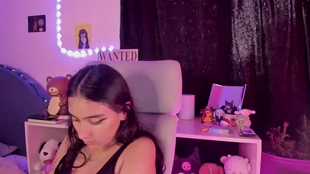 namiiwhite online show from October 8, 10:14 pm