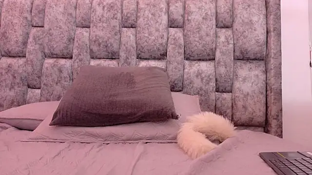 Snapshot of Lizbeth_Rouse chatting on October 8, 12:42 pm Lizbeth Rouse online show from October 8, 12:42 pm