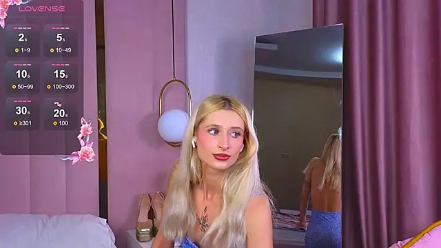 Snapshot of Monica_Leen chatting on September 20, 6:45 am Monica Leen online show from September 20, 6:45 am