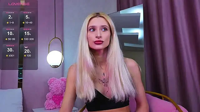 Snapshot of Monica_Leen chatting on October 24, 6:31 am Monica Leen online show from October 24, 6:31 am