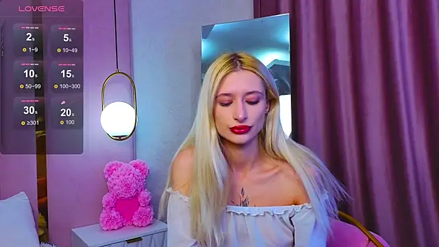 Snapshot of Monica_Leen chatting on October 23, 6:30 am Monica Leen online show from October 23, 6:30 am