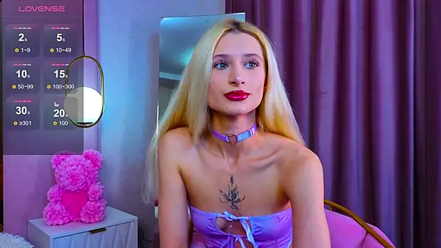 Snapshot of Monica_Leen chatting on October 30, 6:38 am Monica Leen online show from October 30, 6:38 am