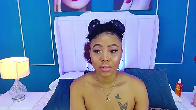 Snapshot of AngelaRoberts chatting on October 20, 4:37 am AngelaRoberts online show from October 20, 4:37 am