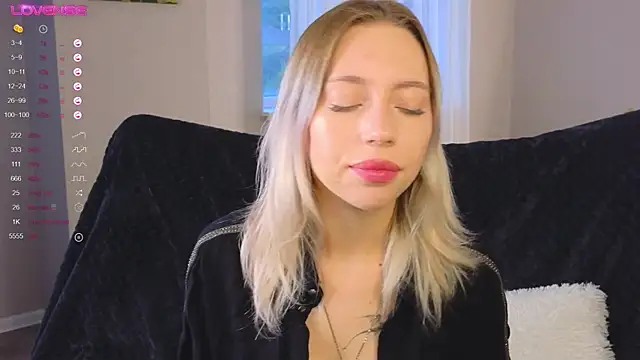 NyxaThorn online show from October 6, 2:45 pm