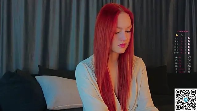 Snapshot of GildedKitten chatting on October 2, 6:02 pm GildedKitten online show from October 2, 6:02 pm