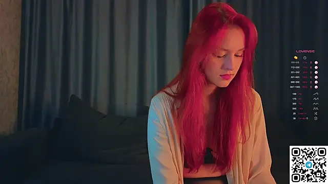 Snapshot of GildedKitten chatting on October 10, 6:35 pm GildedKitten online show from October 10, 6:35 pm