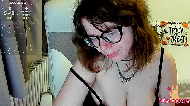 Snapshot of MilisaSweet777 chatting on October 20, 7:17 pm MilisaSweet777 online show from October 20, 7:17 pm