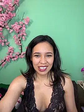 Esmeraldagh  online show from October 9, 4:00 pm