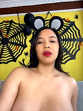 Esmeraldagh  online show from October 28, 2:01 pm