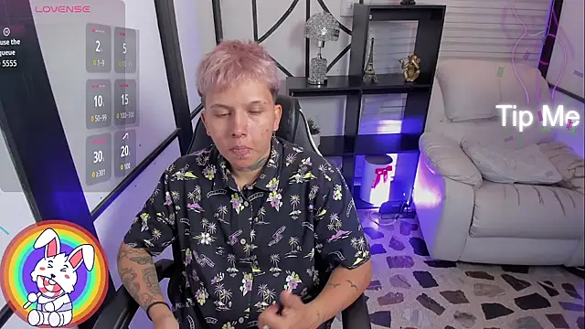 Snapshot of AlanRed_ chatting on September 13, 1:57 am AlanRed  online show from September 13, 1:57 am