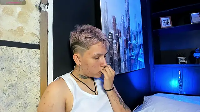 Snapshot of AlanRed_ chatting on October 8, 9:08 pm AlanRed  online show from October 8, 9:08 pm