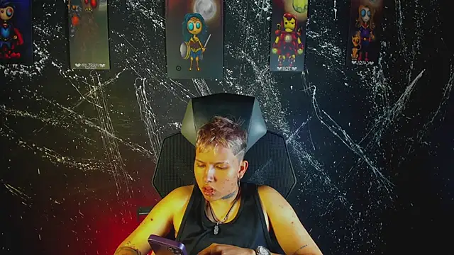 Snapshot of AlanRed_ chatting on October 11, 1:10 am AlanRed  online show from October 11, 1:10 am