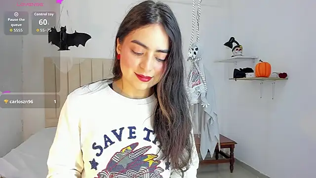 Snapshot of sashaa_petit chatting on October 24, 11:17 am sashaa petit online show from October 24, 11:17 am