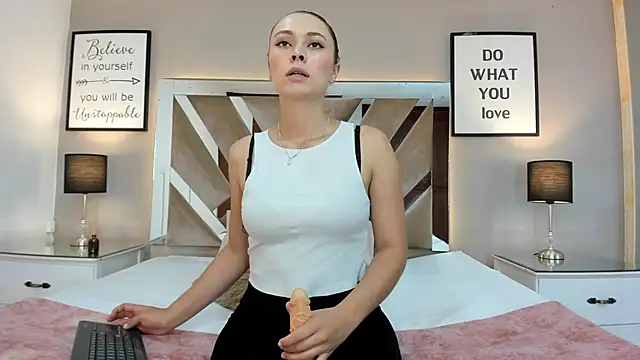 Snapshot of cellestehot chatting on October 27, 11:50 am cellestehot online show from October 27, 11:50 am