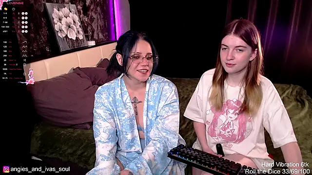 Threesomebabes online show from September 29, 11:15 am