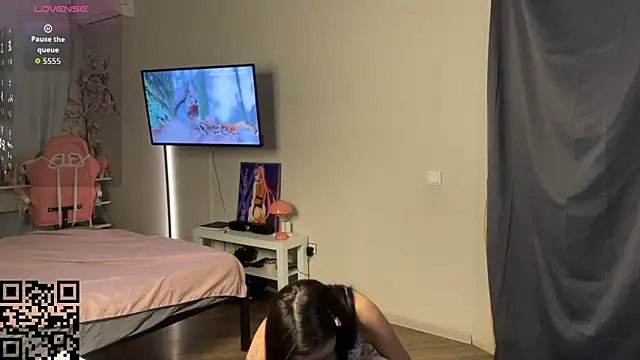 EllaSimonss online show from September 15, 9:11 pm