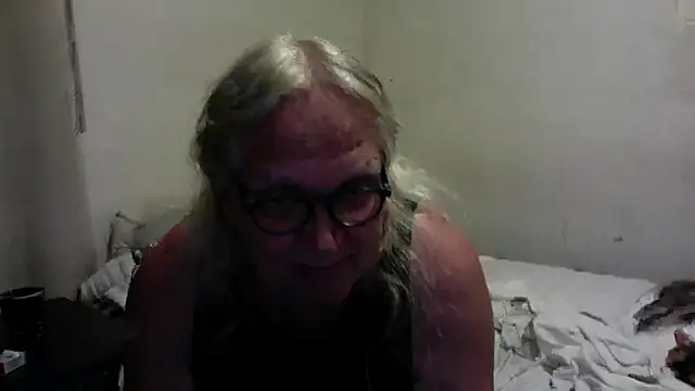 OldLadySara online show from September 17, 6:11 am