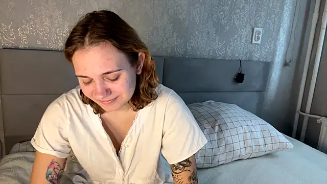 SunPunnyGirl online show from October 13, 8:17 am