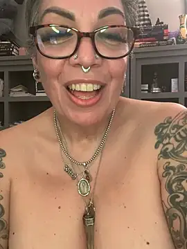 dieseldame1313 online show from May 30, 1:25 am