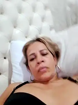 Snapshot of Alisson_Milf chatting on October 24, 4:08 am Alisson Milf online show from October 24, 4:08 am