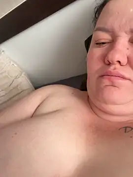 Snapshot of SunnyLeila2101 chatting on October 6, 5:46 am SunnyLeila2101 online show from October 6, 5:46 am