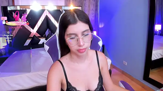 Emma Petiite online show from January 15, 7:09 pm