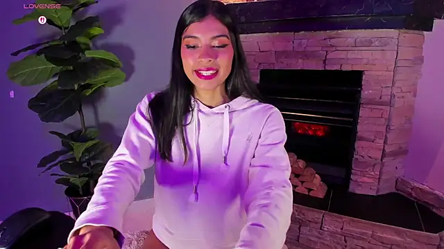 Snapshot of Lola_Pierce chatting on October 22, 12:10 pm Lola Pierce online show from October 22, 12:10 pm