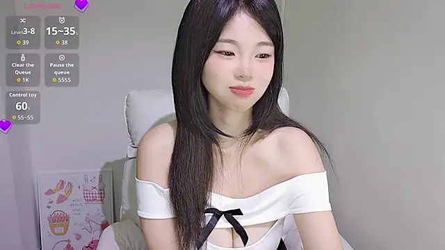 Snapshot of 9aunatiis chatting on October 12, 6:54 pm 9aunatiis online show from October 12, 6:54 pm