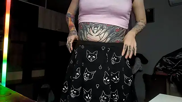 Snapshot of HighelikeGirl chatting on October 5, 2:44 pm HighelikeGirl online show from October 5, 2:44 pm