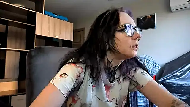 Snapshot of HighelikeGirl chatting on September 23, 2:15 pm HighelikeGirl online show from September 23, 2:15 pm