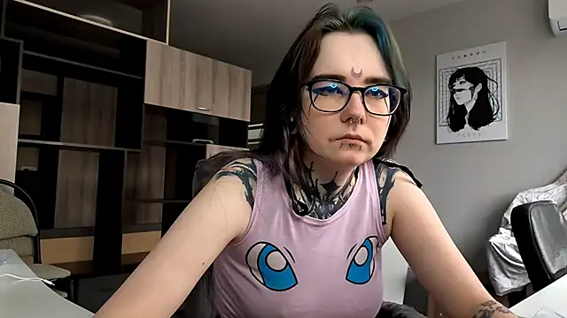 Snapshot of HighelikeGirl chatting on October 27, 7:04 am HighelikeGirl online show from October 27, 7:04 am