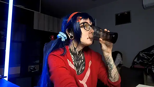 Snapshot of HighelikeGirl chatting on October 4, 2:43 pm HighelikeGirl online show from October 4, 2:43 pm