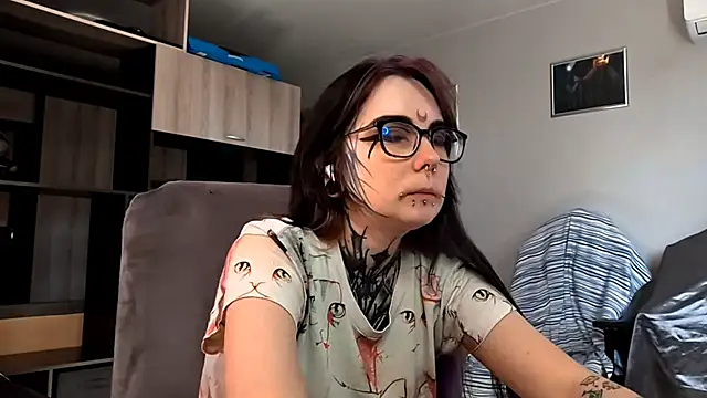 Snapshot of HighelikeGirl chatting on September 21, 8:13 am HighelikeGirl online show from September 21, 8:13 am