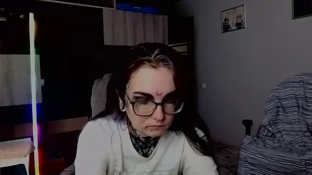 Snapshot of HighelikeGirl chatting on September 27, 8:10 am HighelikeGirl online show from September 27, 8:10 am