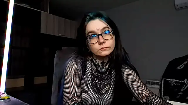 Snapshot of HighelikeGirl chatting on October 19, 11:01 am HighelikeGirl online show from October 19, 11:01 am